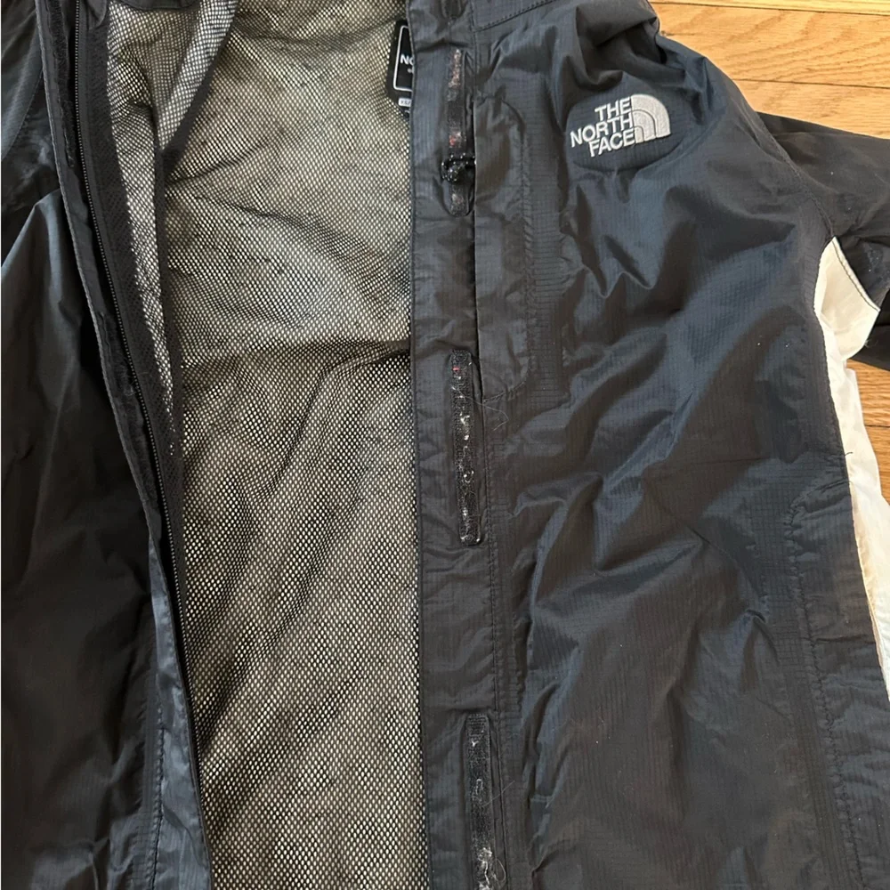 Women's North Face HyVent Black & White Waterproof Hooded Rain Coat size XS - Picture 8 of 9